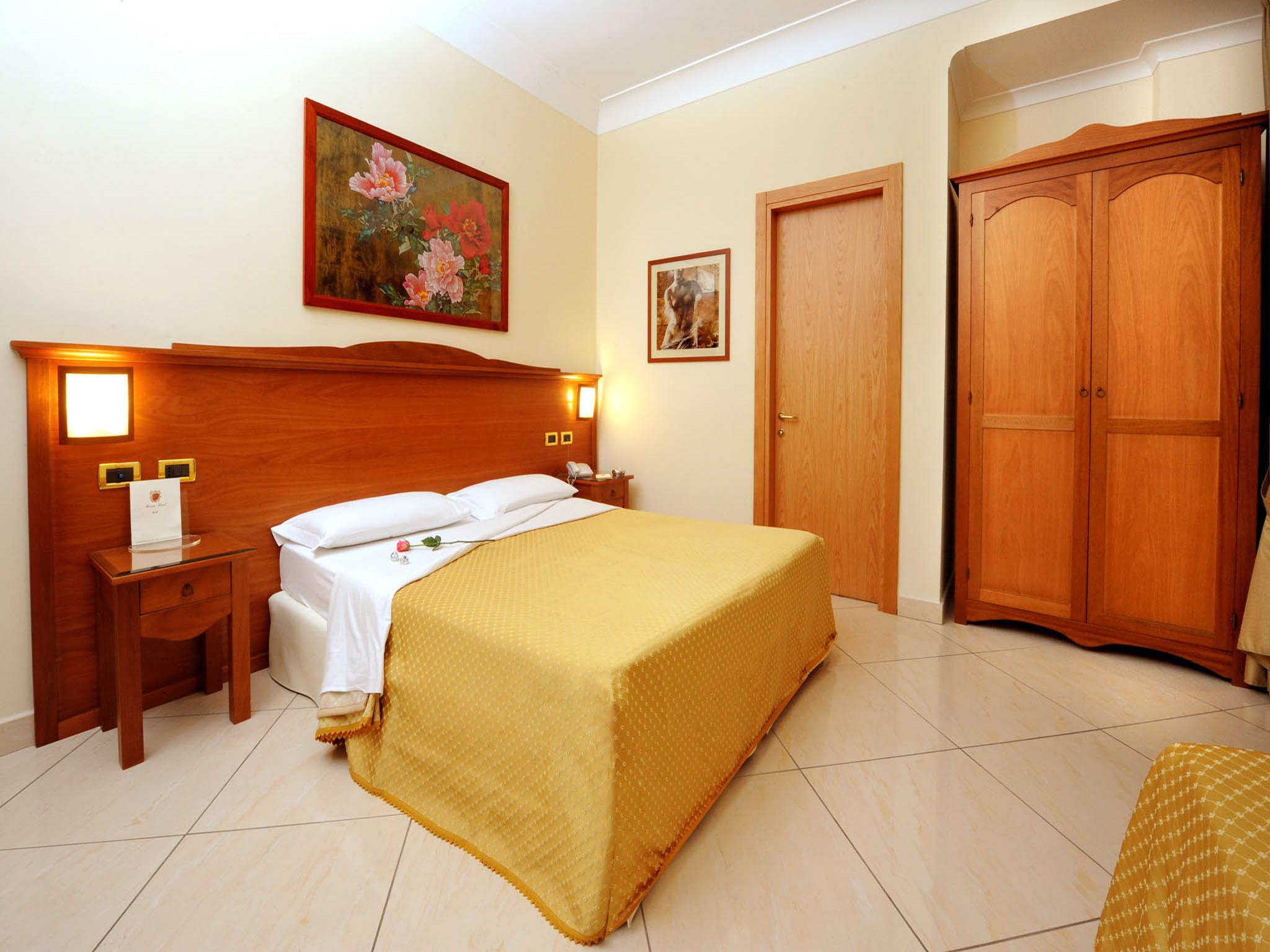 Buono Hotel Napels Buitenkant foto