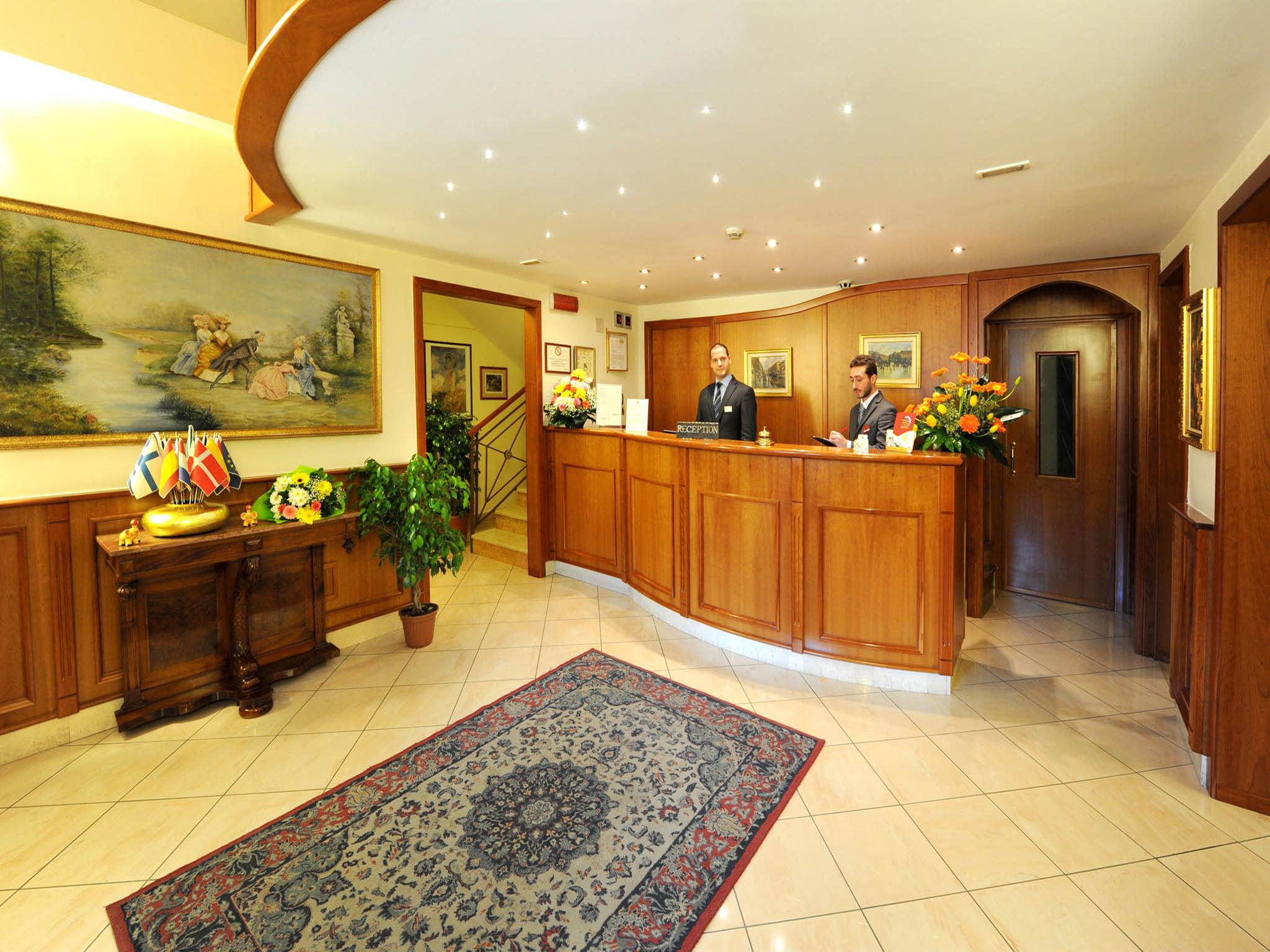 Buono Hotel Napels Buitenkant foto