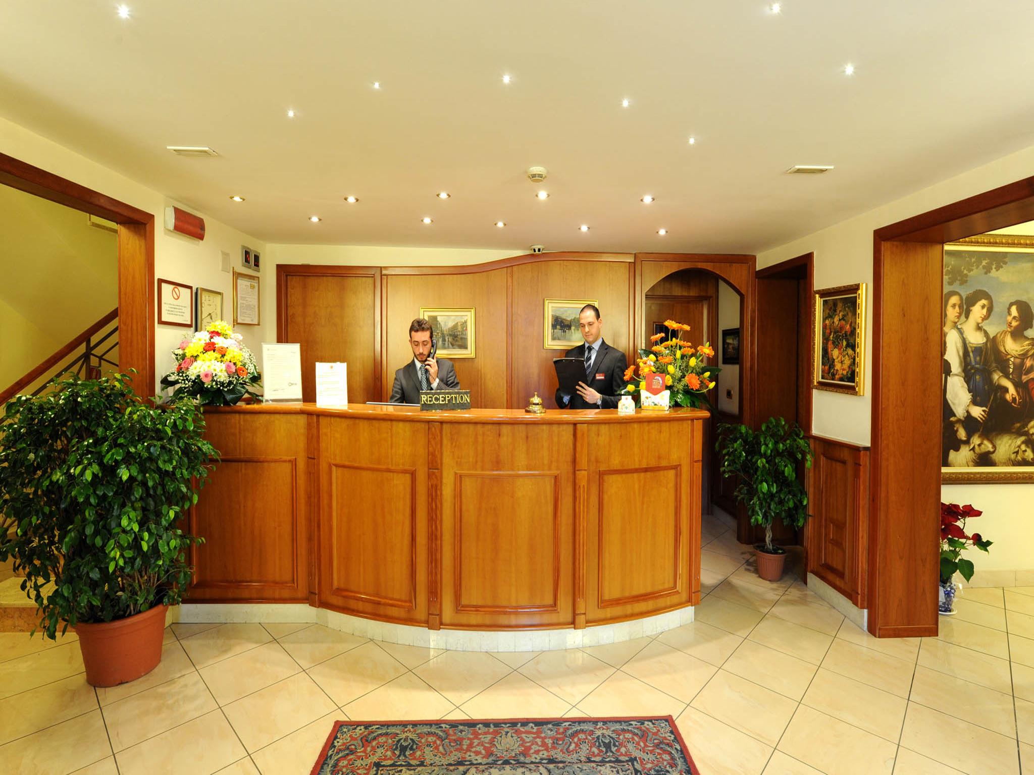 Buono Hotel Napels Buitenkant foto
