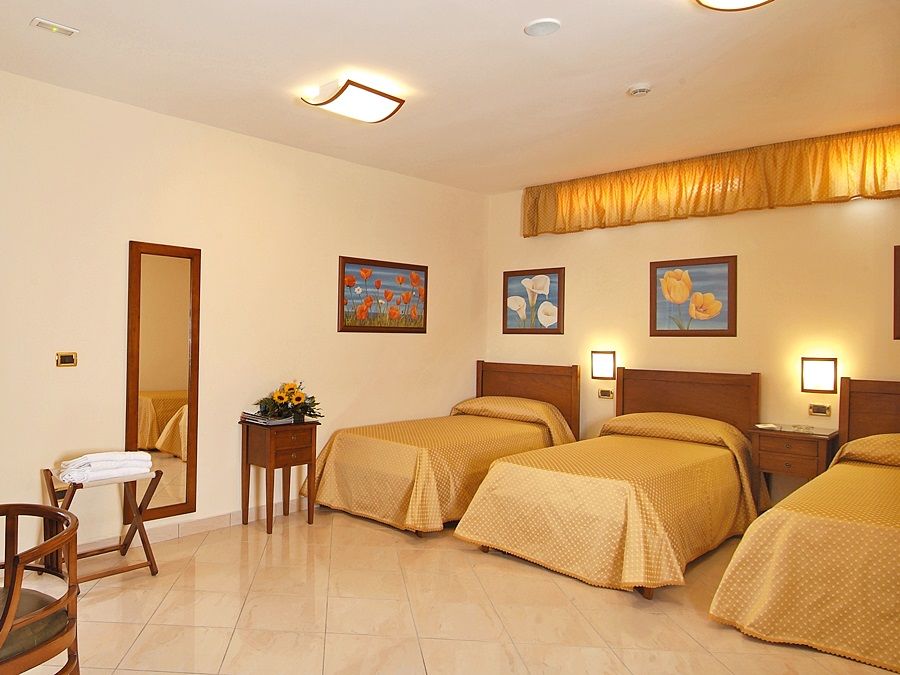 Buono Hotel Napels Buitenkant foto